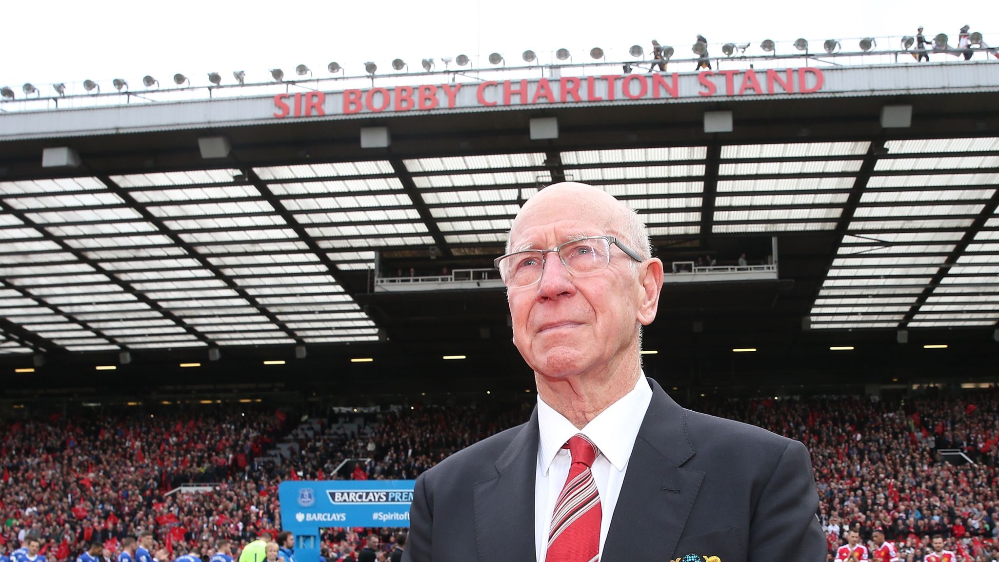 sir-bobby-charlton-old-trafford-manchester-united_3442210_1.jpg